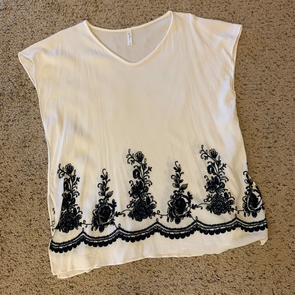 NWOT Francesca's White Embroidered Coverup, L